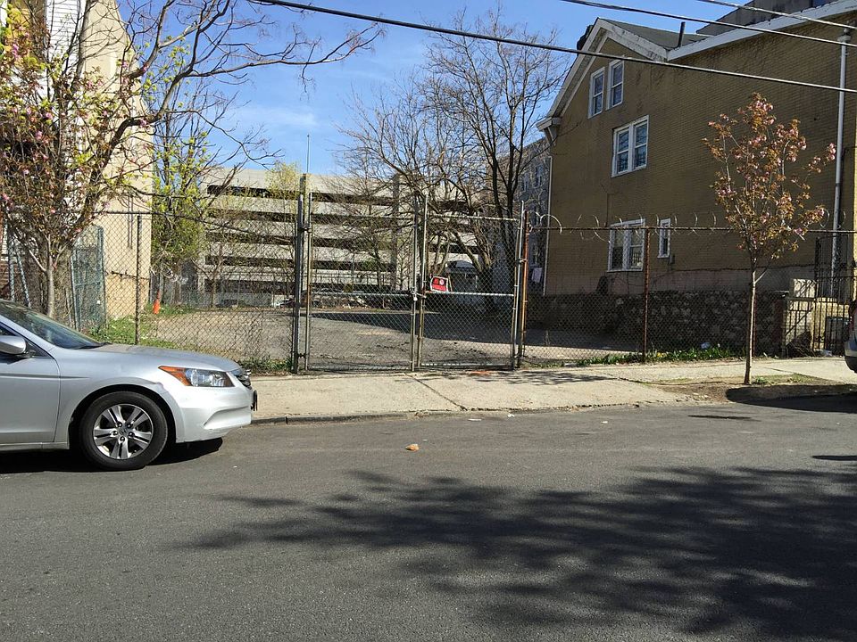 2nd image of 2176 Bathgate Ave