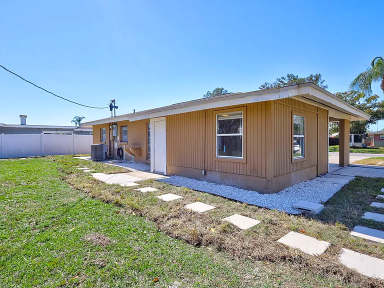 3853 Nottingham Dr — Photo 4