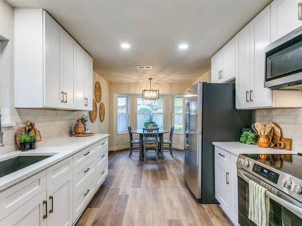 2616 Meadow Grn, Bedford, TX 76021