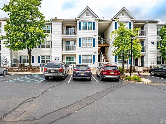 3rd image of 1325 Waterford Dr