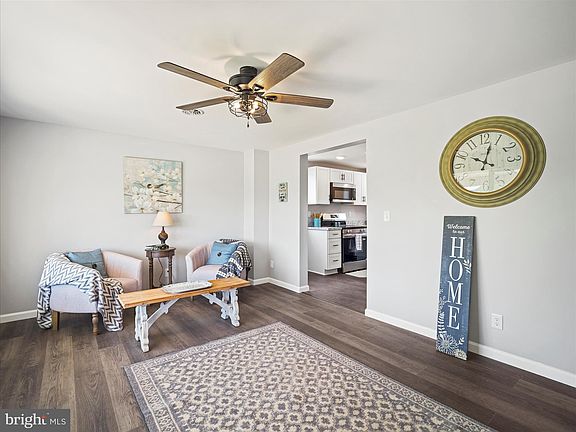 3rd image of 13756 Donovan Dr