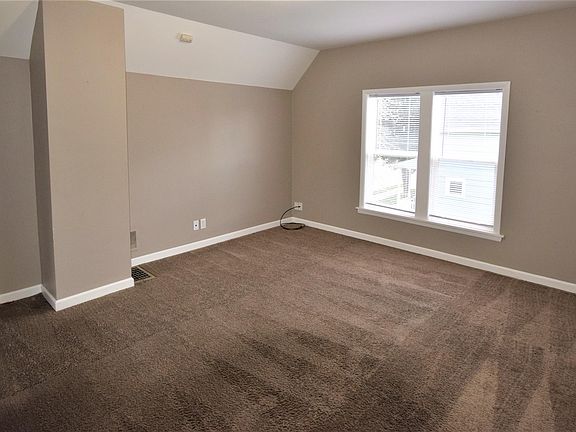 2nd image of 288 1/2 S Hickory St