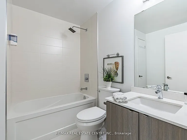 5240 Dundas St #B314 — Photo 17
