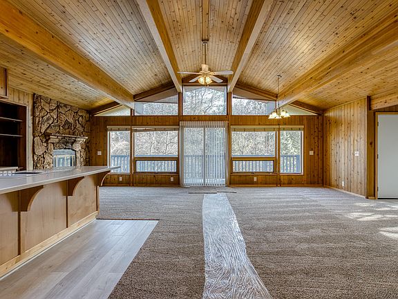 4th image of 20415 Lakeview Dr