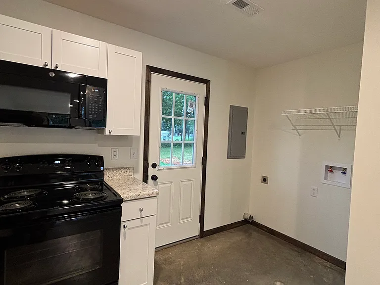 1581 White Plains Rd #B — Photo 5