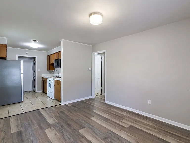 1911 Orman St — Photo 5