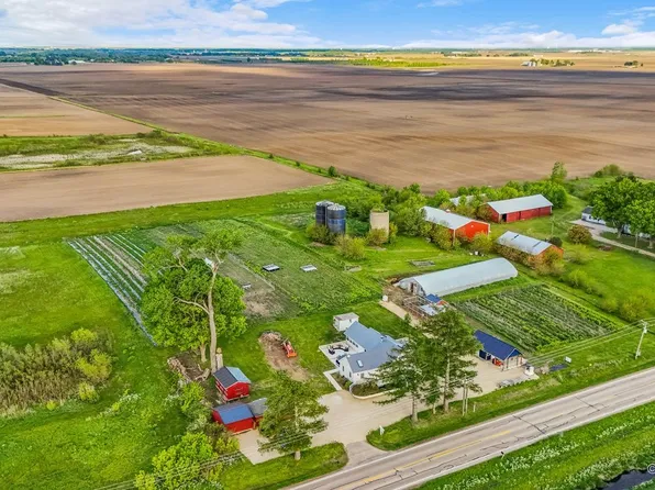 2S919 Dauberman Rd, Elburn, IL 60119