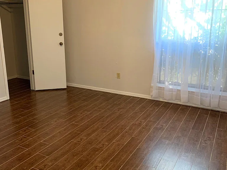 6453 N College Ave — Photo 18