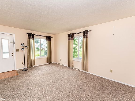 4th image of 5493 Hampton Ct APT D