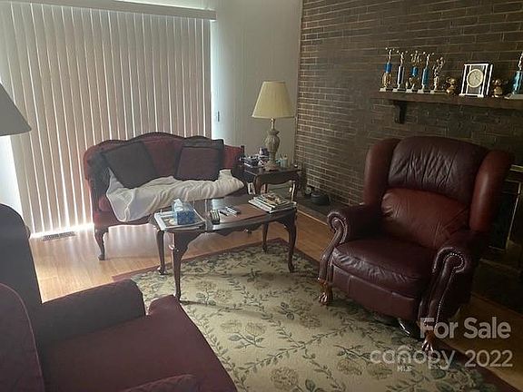 4th image of 2412 Elizabeth Ave