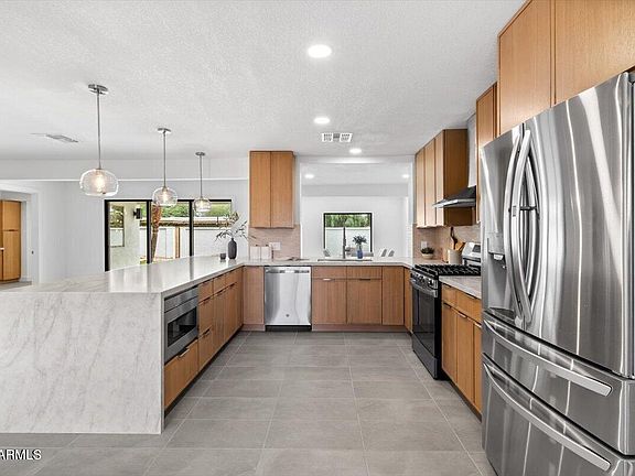 5th image of 3926 E LAUREL Lane