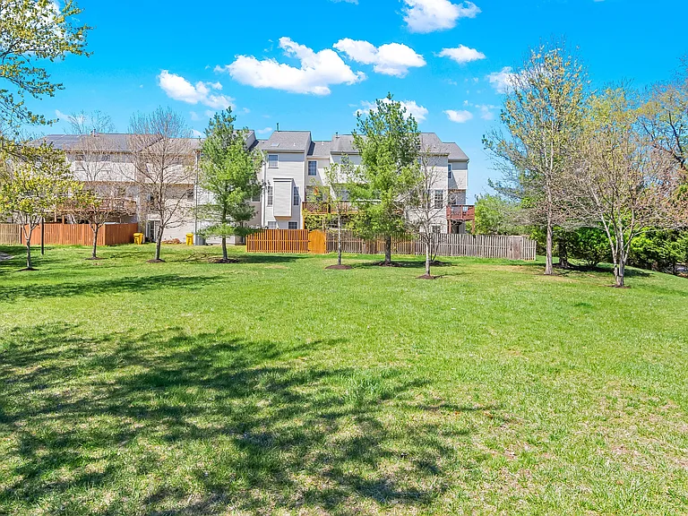 1015 Carbondale Way — Photo 34