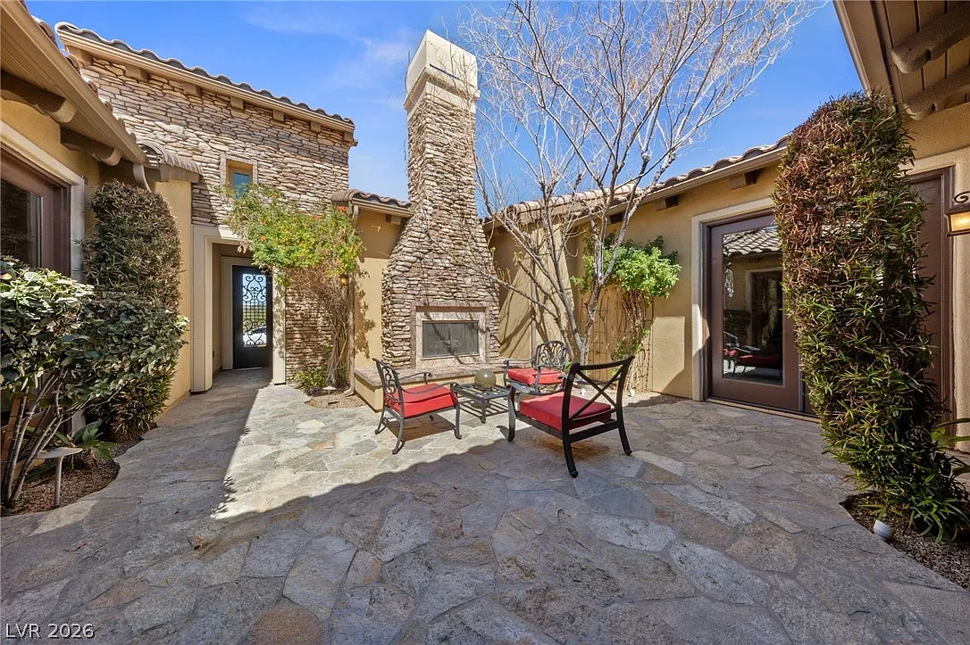 3 bed, 2.5 bath, 2856 sqft, $5,250 — Photo 4