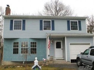 7 Charles Ave, Holbrook, NY 11741