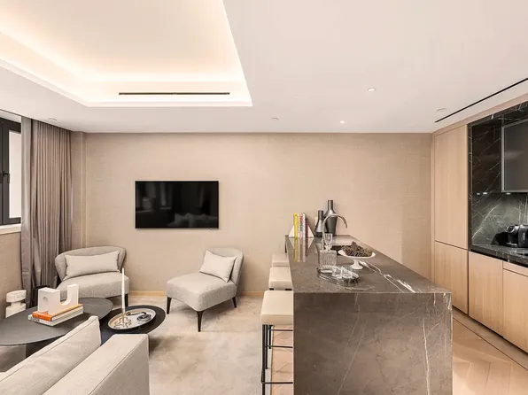 685 5th Avenue image 4 of 17