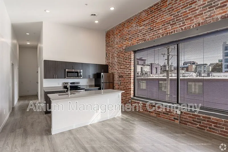 Building Photo - 106 S Foushee St #307