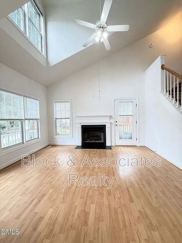 Sterling Park Townhomes — Photo 3