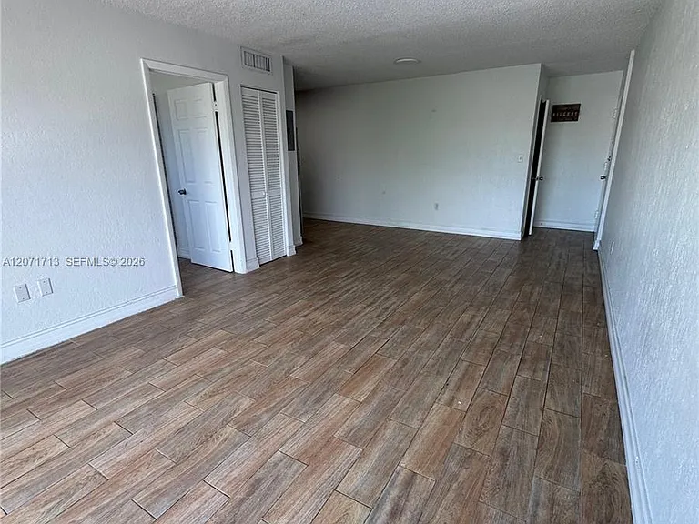 444 SW 4th St #402 — Photo 7