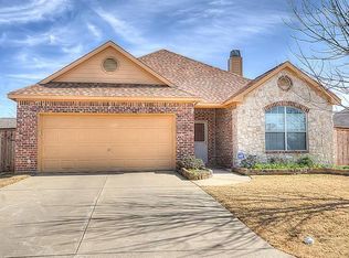 821 Ridgecrest Ct, Aubrey, TX 76227