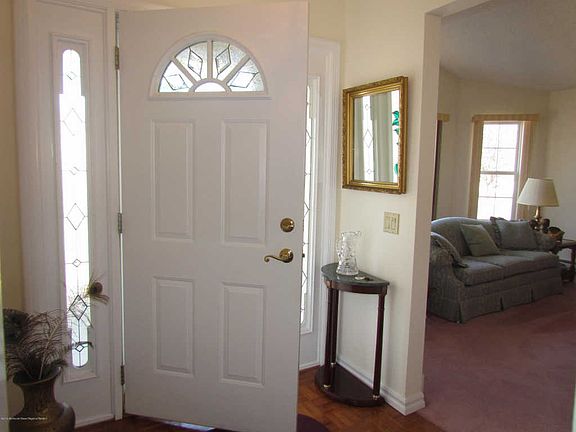 4th image of 39 Winterton Dr