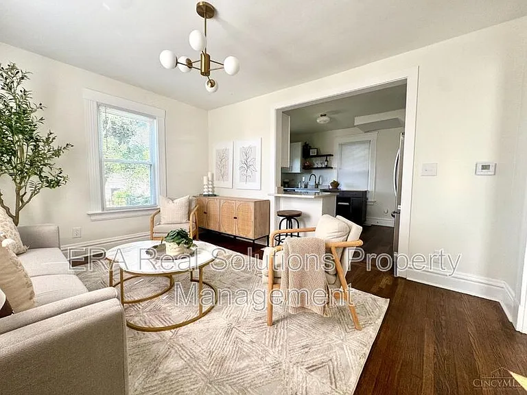 1600 Brewster Ave — Photo 9