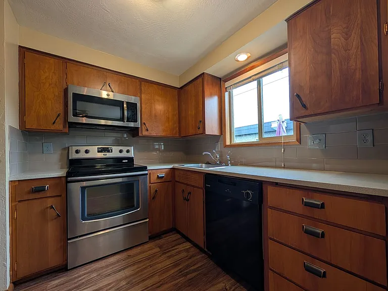 Silver Lace Apartments — Photo 8