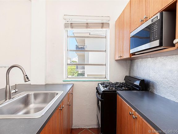 5th image of 730 10th St APT 201