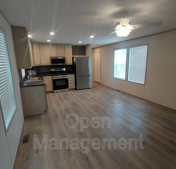 330 Kevin Dr — Photo 4