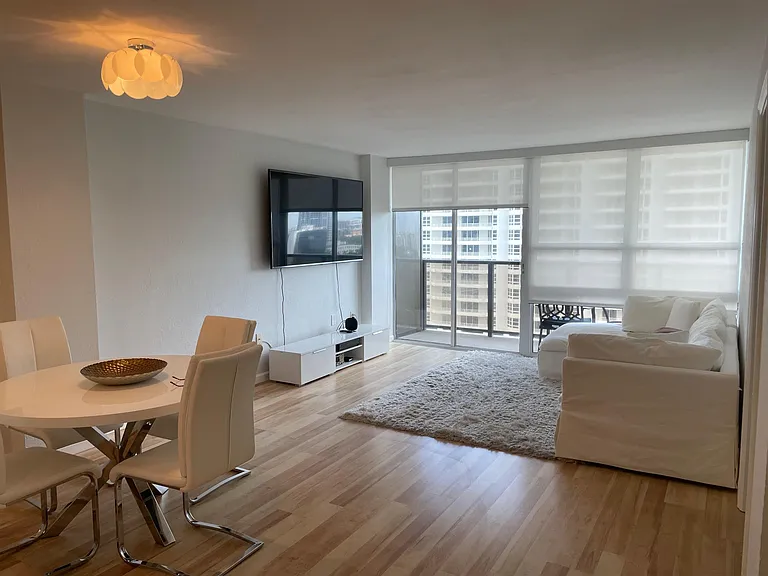 600 NE 36th St #1717 — Photo 5