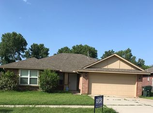 9312 Peachtree Ln, Midwest City, OK 73130