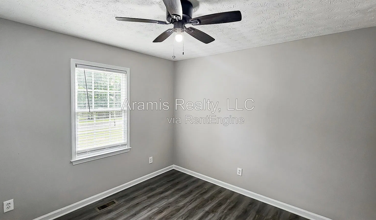 3 bed, 2.0 bath, 1200 sqft, $1,695 — Photo 4