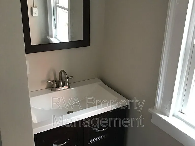 2208 W Grace St #C — Photo 8
