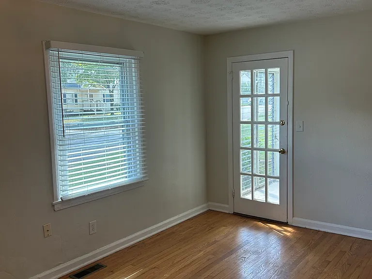 405 E Deckner Ave SW — Photo 4
