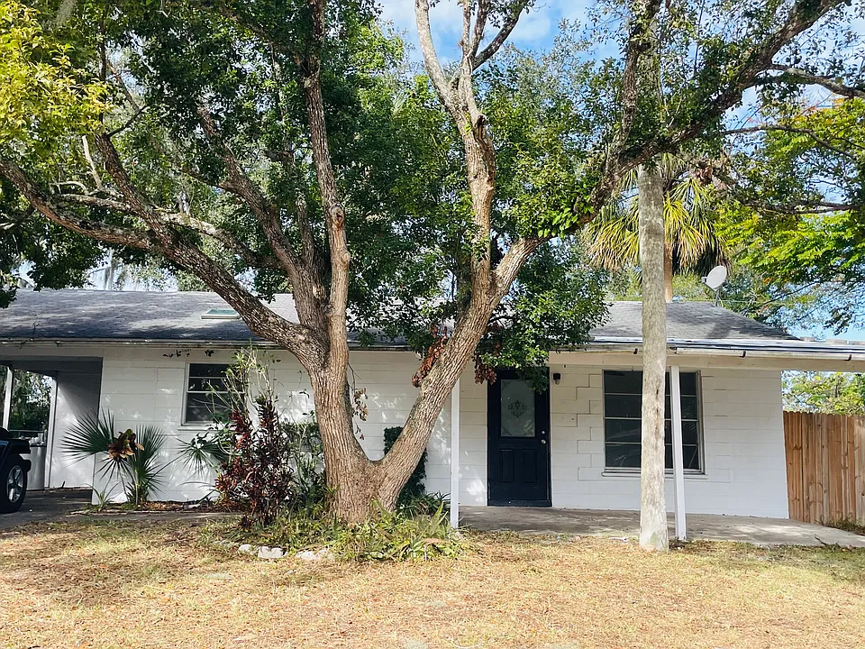 1206 Leon Ln