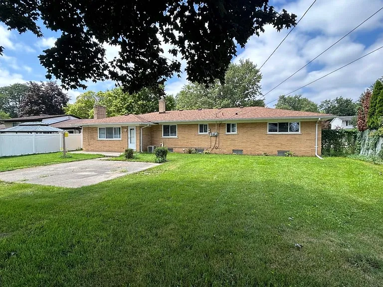 37512 Ladue St — Photo 9
