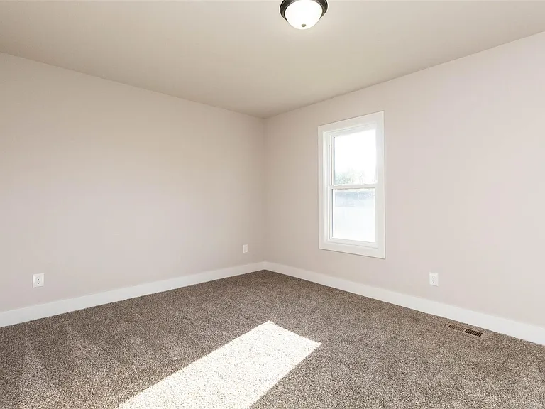 5485 Hammersmith Dr — Photo 34