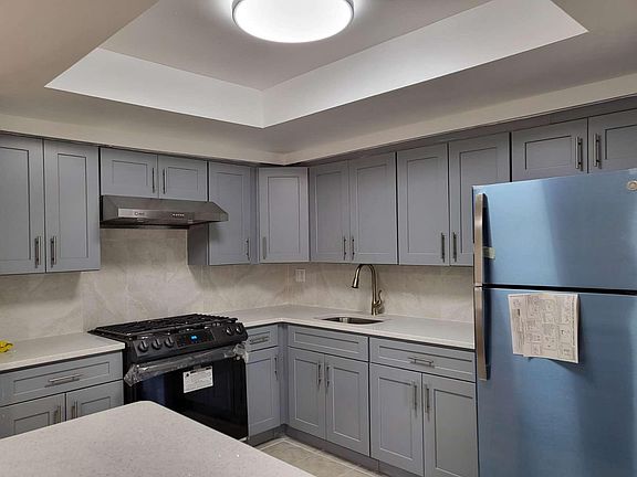 2nd image of 195 Bay 46th St #2