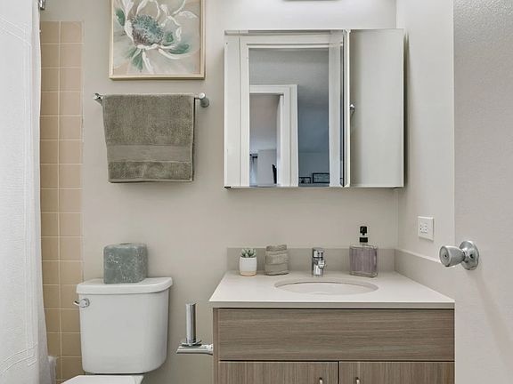 5th image of 1150 N Dearborn St #1-1010