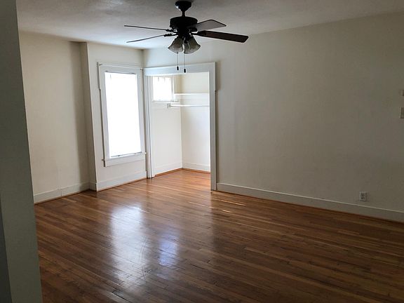 3rd image of 1712 S Van Buren St #400