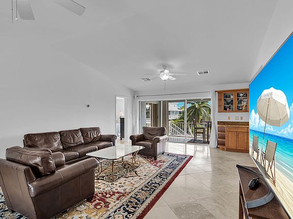 3rd image of 947 Gulf Dr