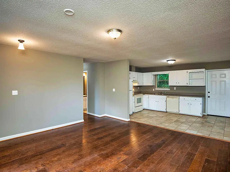 7823 Happy Hollow Rd — Photo 6