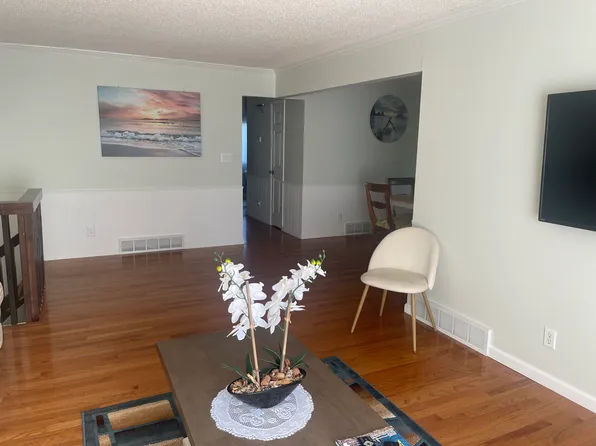608 Cherry St, South Haven, MI 49090