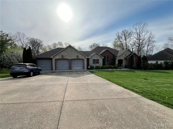 467 Windwood Lake Dr, Cape Girardeau, MO 63701