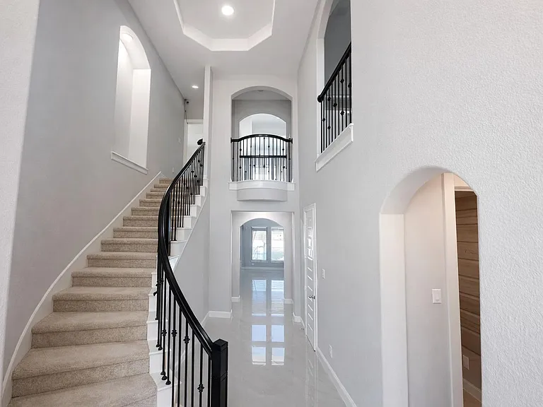2406 Trocadero Ln — Photo 4