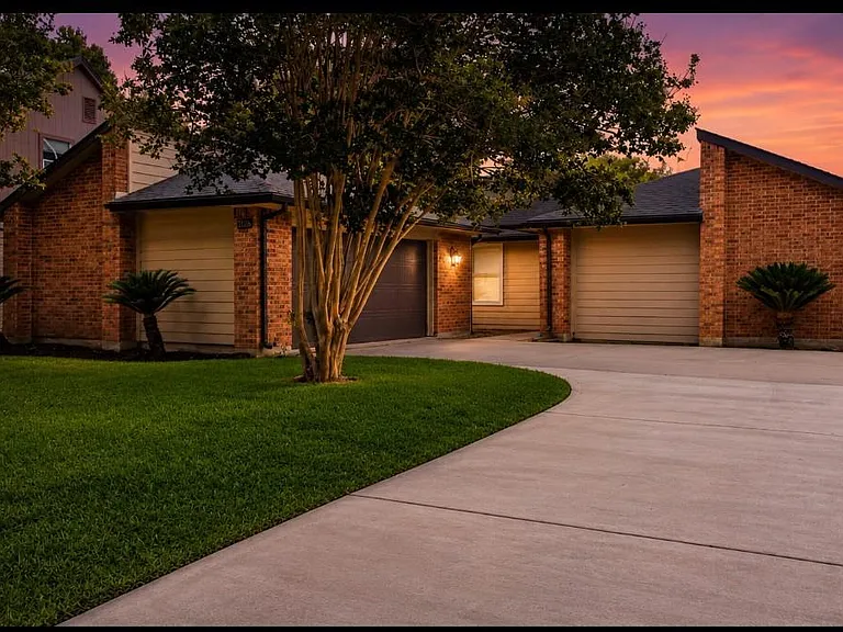 2126 Collingsfield Dr — Photo 22