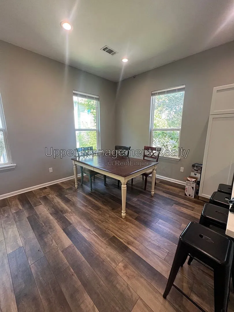 6 bed, 2.0 bath, $6,000 — Photo 4
