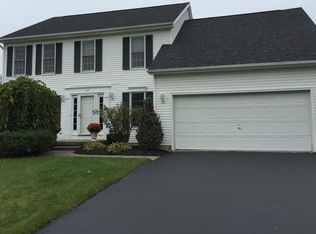 28 Ruby Ln, East Amherst, NY 14051