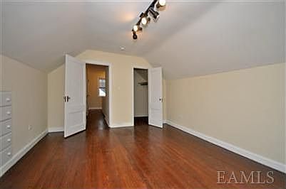 4th image of 153 Scott Ave