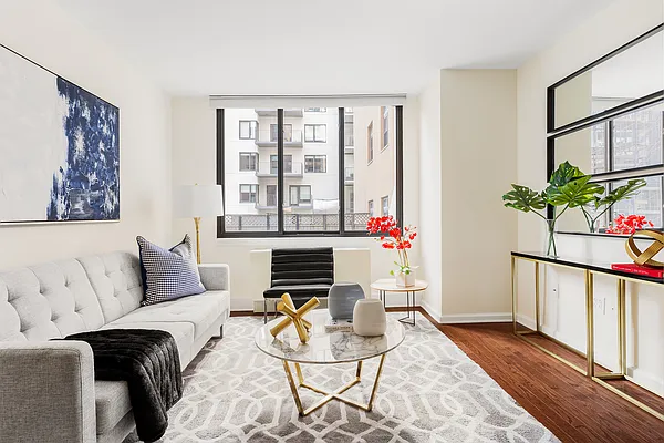 Rented by SERHANT. | media 1