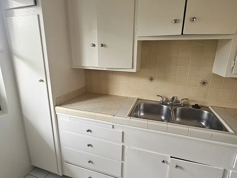 743 N Sycamore Ave #5 — Photo 5